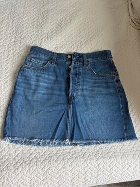 Levi’s Premium Ribcage Denim Mini Skirt Size 28 High Rise Raw Hem